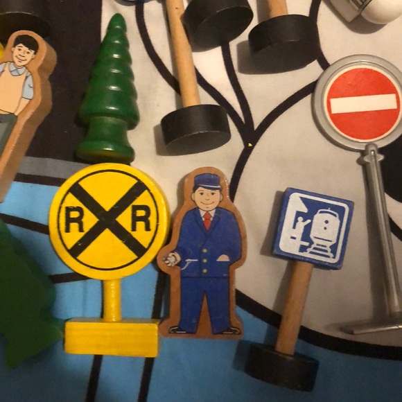 B2G1 Train accessories polar express trees people - Picture 4 of 6